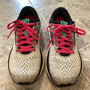 Brooks Ghost 11 Women’s 8.5 Running White Pink Sneakers